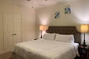 Two-Bedroom Apartment room in Luxury Fully Furnished Apartments by NASA and Kemah Boardwalk