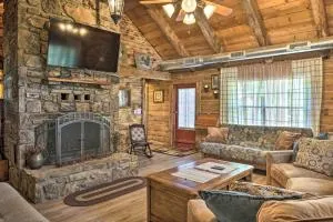 Picturesque Log Cabin Less Than 1 Mile to Table Rock Lake! - Shell Knob