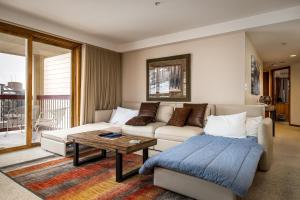 Torian Plum Plaza 508