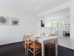 Pacific Blue 245-265 Sandy Point Rd - Dual Key Access, air conditioned unit with resort facilities and linen supplied