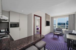 Leva Hotel and Suites, Opposite Downtown