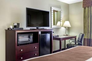 King Room - Non-Smoking room in Quality Inn Saint Robert - Ft. Leonard Wood