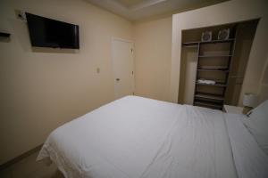 California Comfort & Suites