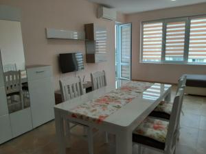 Апартаменти и стаи Мони Холидейс