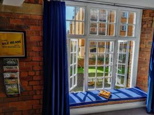 Cocoa Isabella - River fronted with secure parking