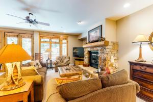 Two-Bedroom Apartment room in The Timbers