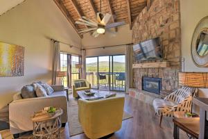Apartment room in Modern Couples Condo with Loft and Wheeler Peak View!