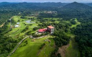 Summit Rainforest Golf Resort & All Inclusive - 埃尔巴列德安通