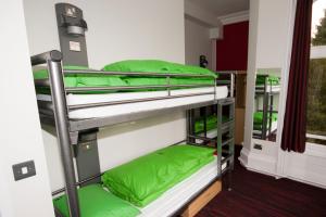 Triple Room with Shared Bathroom room in YHA Castleton Losehill Hall