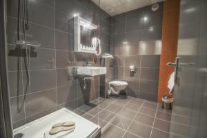 Hotels HOTEL KYRIAD ORANGE Centre A7-A9 - 3 etoiles - HOTEL DES PRINCES : photos des chambres