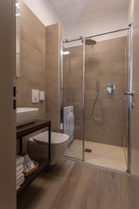 Small Double Room with Balcony and Partial Lake View room in Hotel Veronesi