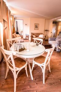 Leone Old Town Apartment