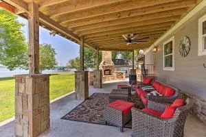 Lakefront Retreat with Dock, Bar Hut and Fireplace! - Palo Pinto