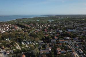 Maisons de vacances Les Amareyeurs - Ile d'Oleron - Maison classee 3 etoiles avec piscine - Clim - Velos : photos des chambres