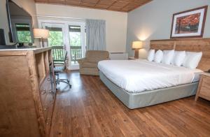  Queen Room - Disability Access room in Carter Caves State Resort Park