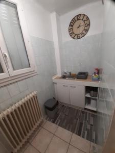 Appartements Appartement AAD1 Clamart 200 m du Tramway T6 st pave blc avec cuisine separee : Appartement 1 Chambre