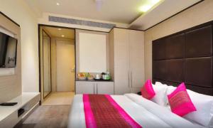 Hotel Royal Grand - Opposite Axis Bank East Patel Nagar
