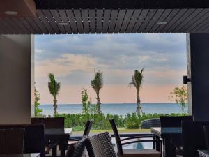 Escape Beach Condo Family Room