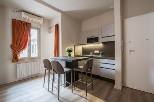 Carlina APT-12