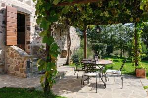 Girasole Cottage overlooking the Orcia valley in Tuscany