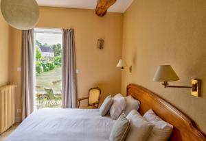 Hotels Hotel Restaurant De La Poste & Du Lion D'or : Chambre Double avec Terrasse
