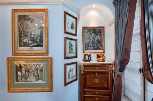 Luxury, Calm and Elegance in the heart of Champs-Elysées with a bottle of Champagne upon your arrival !!!