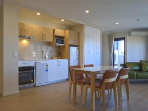 The Windsor, Hotel Rooms & Apartments