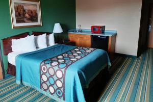 Queen Suite room in Coratel Inn & Suites New Richmond