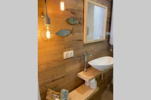 Amb encant i estil Mediterrani en zona tranquilla de Llançà i amb terrassa