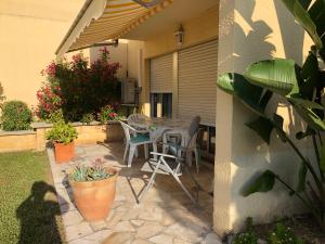 Villa C3 Arthur Rimbaub chambre d’hôte piscine proche mer plage 600m