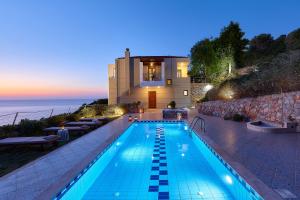 Pitho - Three-Bedroom Villa with Private Pool