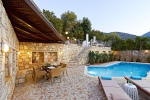 Dioni - Three-Bedroom Villa with Private Pool