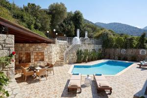 Dioni - Three-Bedroom Villa with Private Pool