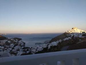 Anixi Studios suit Astypalaia Greece