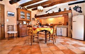 Maisons de vacances Beautiful Home In La Bastide Dengras With Wifi, Private Swimming Pool And Outdoor Swimming Pool : photos des chambres