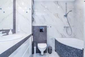 InPoint Mogilska Tower City View Apartments near Tauron Arena Self Check-in