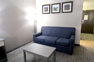King Room - Non-Smoking room in Baymont by Wyndham Lafayette - Purdue University