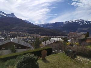 Appartements Gite Refuge de l'Ubaye : Chambre Double - Vue sur Jardin