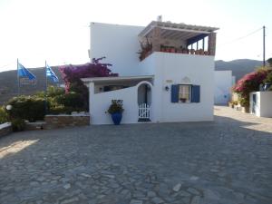 GALINI - BUNGALOWS -KIONIA Tinos Greece