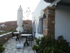 GALINI - BUNGALOWS -KIONIA Tinos Greece