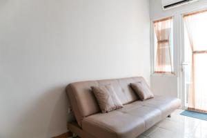 Simply 1BR Grand Palace Kemayoran Apartment By Travelio