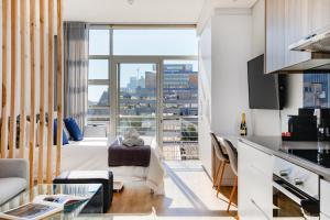 Backup-Powered Trendy NY City Apartment at Table Mountain
