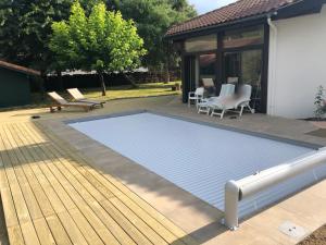 Maison landaise moderne avec piscine chauffée et spa