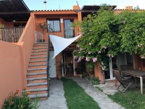 Beach apartment garden and wifi