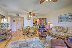 Cozy Condo with Pool, Across from Ormond Beach!