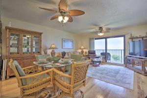 Cozy Condo with Pool, Across from Ormond Beach!