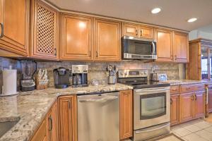 Cozy Condo with Pool, Across from Ormond Beach!