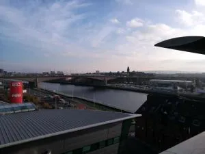 Glasgow Central Riverview Luxury Apartment (Sleeps upto 8) - 牛顿梅恩斯