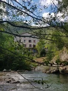 麦斯麦纽凯斯酒店 - Corsavy