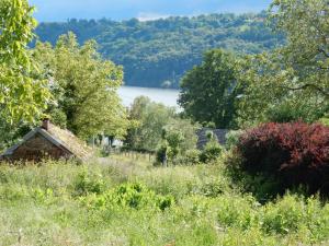 Chalets Peaceful Chalet in Beaulieu with Whirlpool : photos des chambres